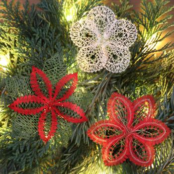 Preview: 521 Klöppelbriefe "Winterblüher" in 3D-Optik zum Aufhängen